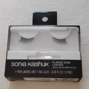 Sonia Kashuk Flared Demi Lashes with Glue